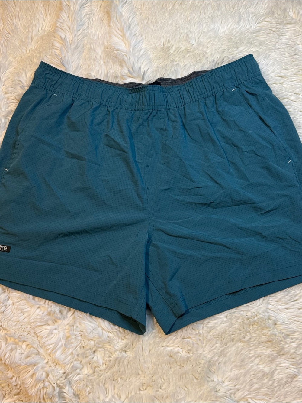 Valor collective Men's size large Shorts Teal liner cut out 4-1/2” inseam